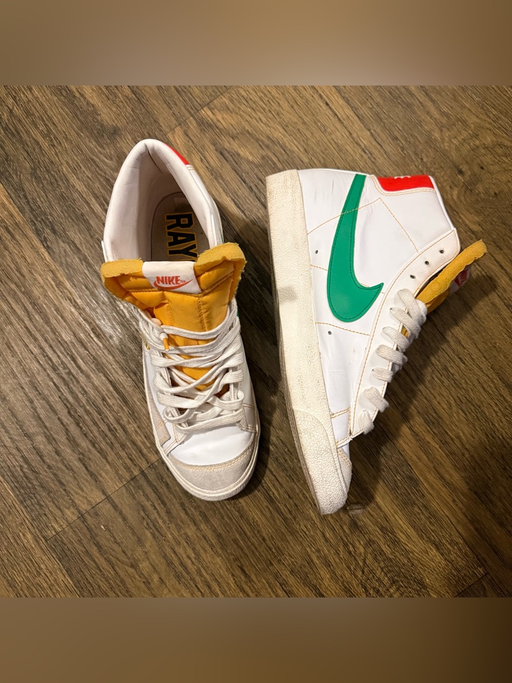 Nike Blazer Mid 77 White Leather Sneakers with Green Swoosh Size 10.5 Men